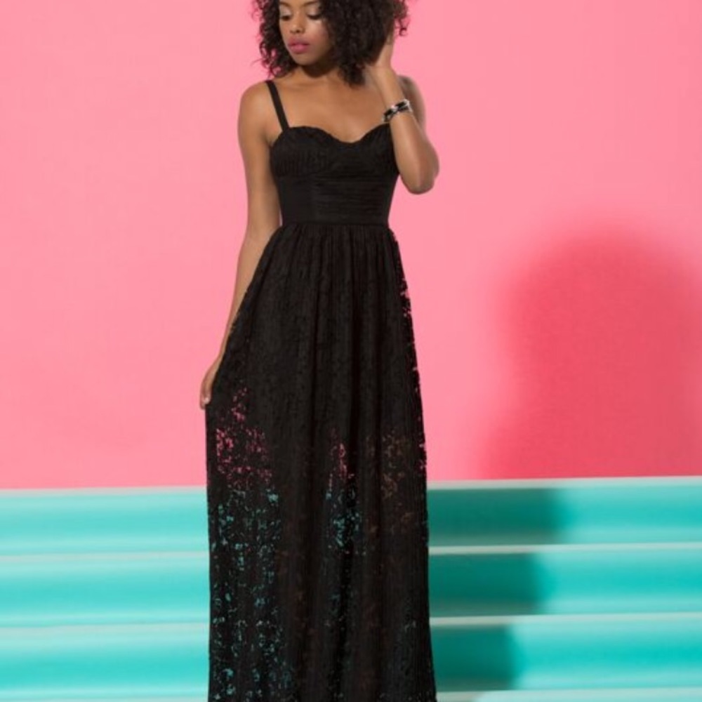Black Halo “Joliette” Maxi Dress